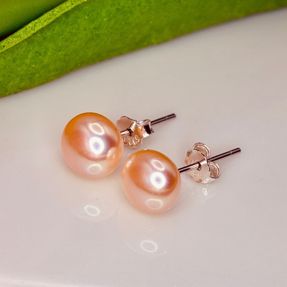 Elegant Natural Pink Freshwater Pearl Stud Earrings in Solid 925 Sterling Silver
